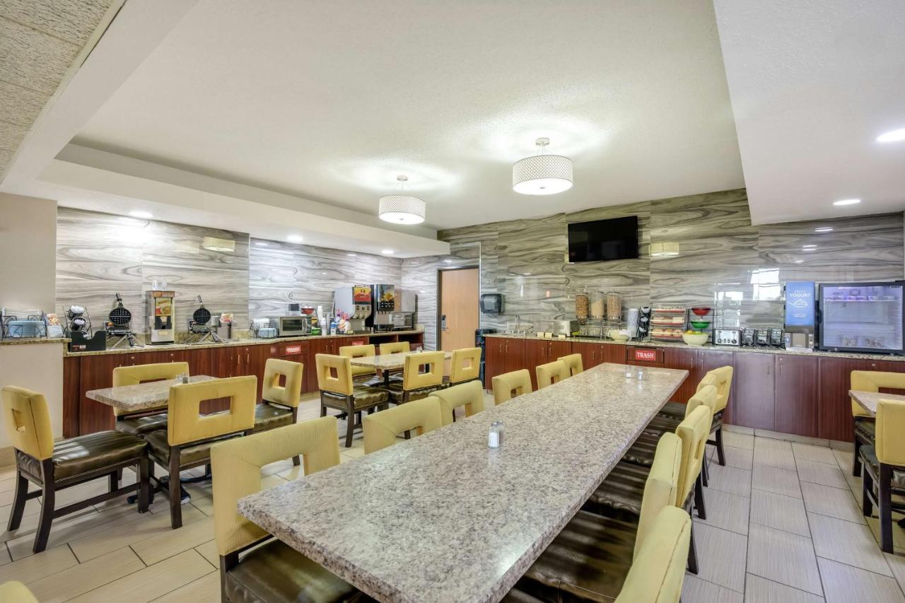 Best Western Waukesha Grand Pewaukee Exterior foto