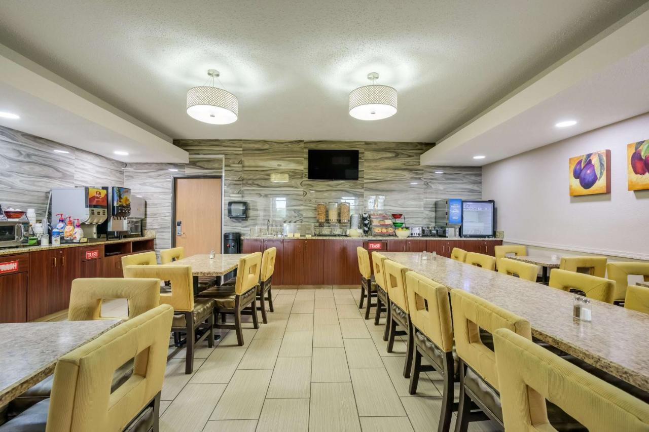 Best Western Waukesha Grand Pewaukee Exterior foto